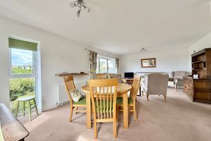 21' Lounge/Dining Room- click for photo gallery